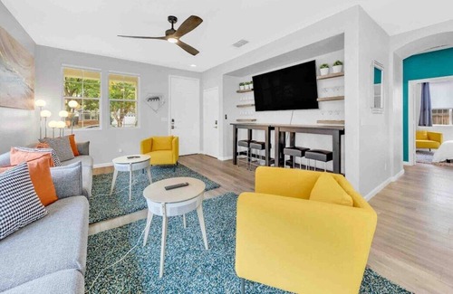West Sacramento Casa | Entire Randolph Home · Sun-filled & Stylish | Mins to Downtown | Parking