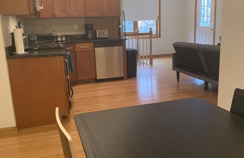 Allston Apartamento | ENTIRE RENTAL UNIT SPACIOUS TWO BED WITH PARKING