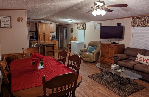 Central Casa | Entire residential home on 3 acres in quiet neighborhood, Clemson/Liberty area