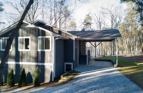 Anderson Casa | Entire Residential Lake Home in a Quiet Cove