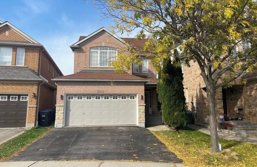 Churchill Meadows Casa | Entire spacious home in Mississauga!