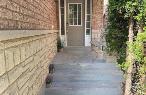 Churchill Meadows Casa | Entire spacious home in Mississauga!