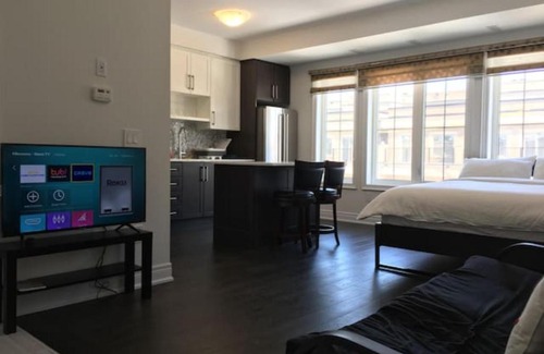 Richmond Hill Casa | Entire Studio House, Full Kitchen, Bath, Free Parking