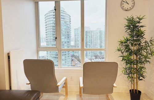 Chinatown Condominio | Entire Suite, High FL with a Stunning Downtown View + 1 Free Underground Parking