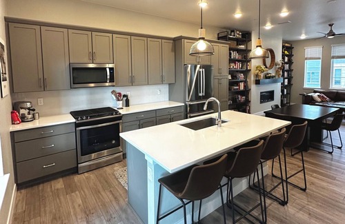 Twin Lakes Casa | Entire TH near Denver, Stockyard, Boulder, hospitals, Federal Ctr., & mountains