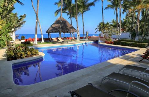 North End Casa | Entire Tocayo Steps to Beach and Surf 4BD Condo with Master Suite