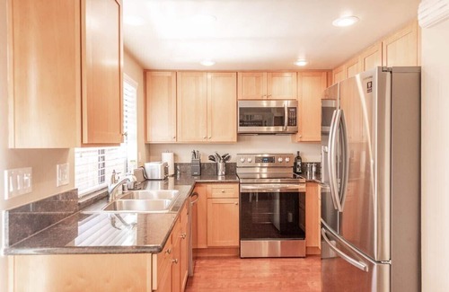 Bay Ho Casa | Entire Townhouse! Pool, Jacuzzi Quiet Neighborhood