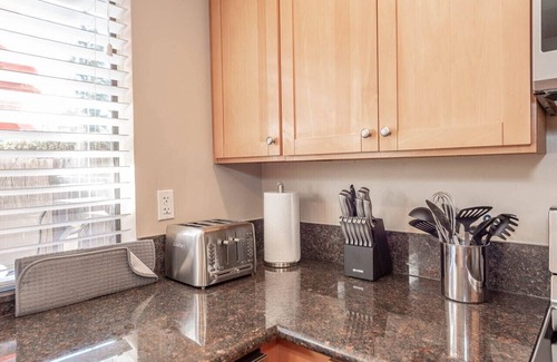 Bay Ho Casa | Entire Townhouse! Pool, Jacuzzi Quiet Neighborhood