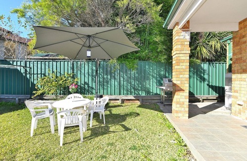 Bexley North Casa | Entire Two Storey House 4/5BR Close to Train Station Airport and Sydney CBD