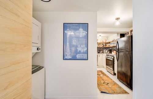 University District Casa | Entire Upgraded Historical House 7-bedroom 6 bathroom in U District with AC