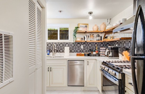 University District Casa | Entire Upgraded Historical House 7-bedroom 6 bathroom in U District with AC