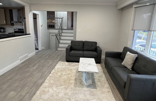 Newtonbrook Casa | Entire Upper Suite. Newtonbrook Updated Suite.