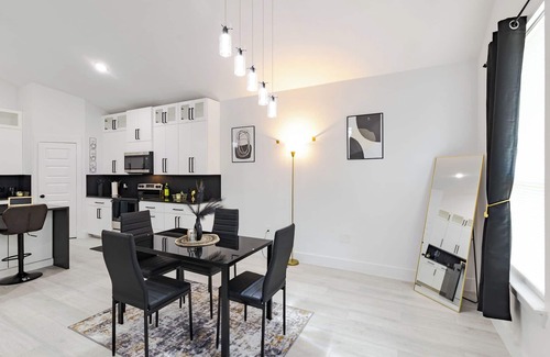 Dallas Casa | Entire Vacation House in Dallas that serves almost all your needs.
