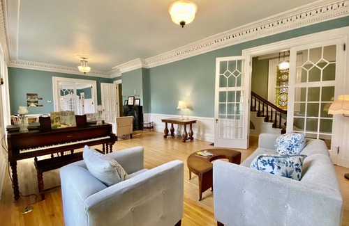 Oshkosh Casa | Entire Victorian Mansion - Near Main St & Farmer’s Mkt - Sleeps12