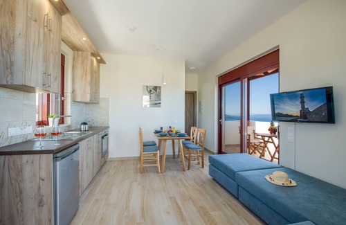 Kokkinon Khorion Villa | Entire villa PhenΩmena with a fascinating view