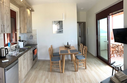 Kokkinon Khorion Villa | Entire villa PhenΩmena with a fascinating view
