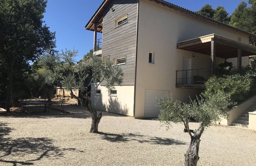 Villeneuve Villa | Villa entera con vistas panorámicas en un entorno privilegiado en el corazón del Luberon.