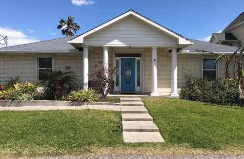 San Leon Casa | Entire Waterfront Home with 110Ft lighted private Fishing Pier on Galveston Bay!