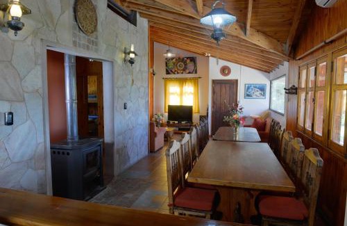 Cacheuta Chalet De Esquí | Entre montañas y rio, Cacheuta