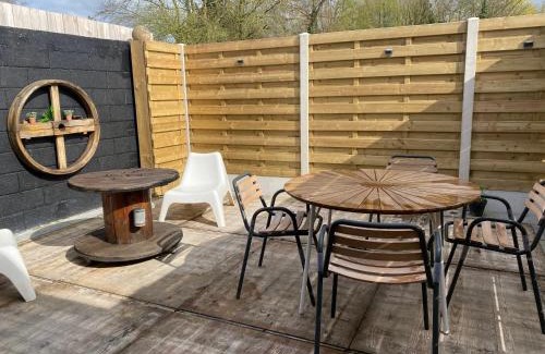 Coutiches Apartamento | Entre ville et campagne appartement cosy avec parking et terrasse Wood