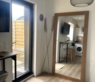 Coutiches Apartamento | Entre ville et campagne appartement cosy avec parking et terrasse Wood
