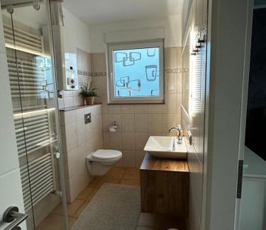 Emmerich Casa | Entspannung am Niederrhein - großes helles Haus mit Kamin