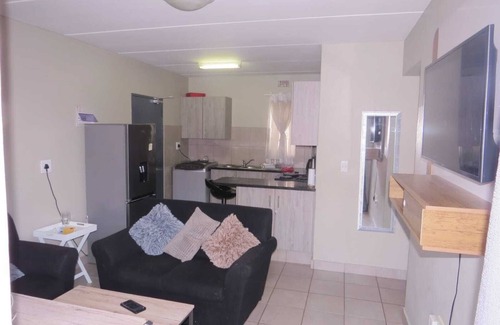 Pretoria Apartamento | Enyoy this furnished Morden house with your family