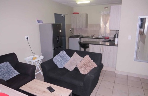 Pretoria Apartamento | Enyoy this furnished Morden house with your family