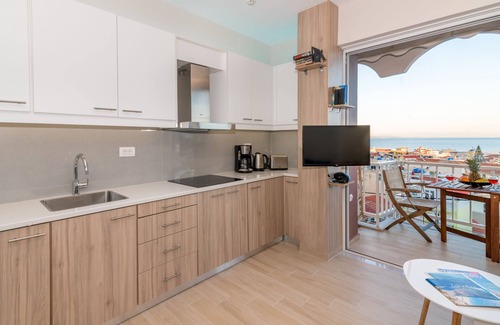 Zakynthos Town Apartamento | 'eolia Apartment' - Sea & City View Central Apt
