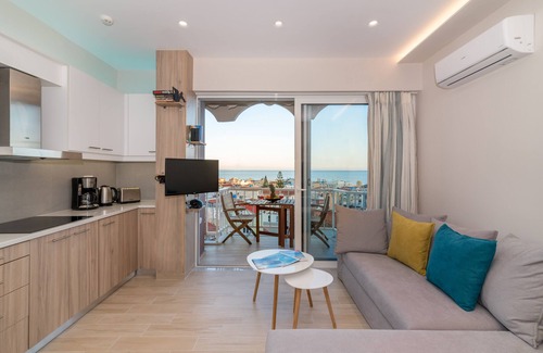 Zakynthos Town Apartamento | 'eolia Apartment' - Sea & City View Central Apt