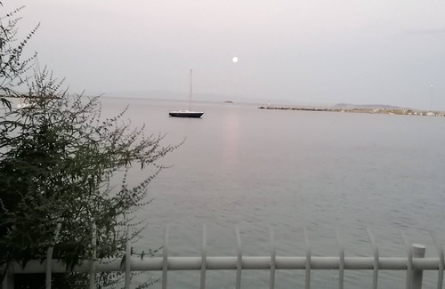 Loutraki Apartamento | "Eothinos" Sea front Studio