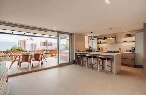 Los Naranjos Apartamento | EP| Bright Apt W/AC, Workspace, Jacuzzi