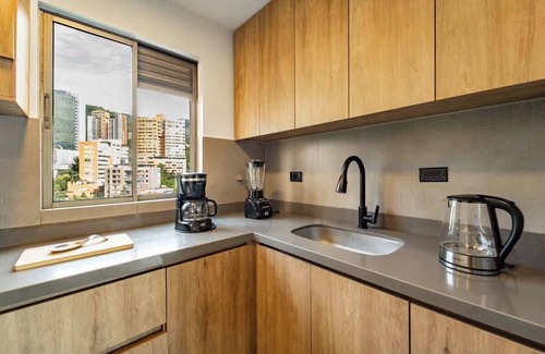 Los Naranjos Apartamento | |EP| Spacious 2BR Apt Near Tesoro Mall, ACs,Gym