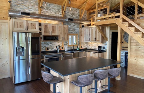 Williamstown Cabina | Epic Family Lake Getaway - 5 Min to Ark, Gameroom, 100ft Dock, Hot Tub, Sauna