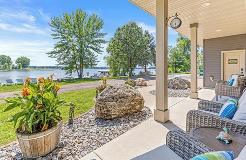 Lindstrom Cabina | EPIC Gameroom*Spacious 4 bdrm*🎄 Holiday Decor