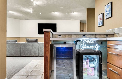 Highlands Casa | Epic Hillside Retreat Htd Pool HotTub Golf 4400sf
