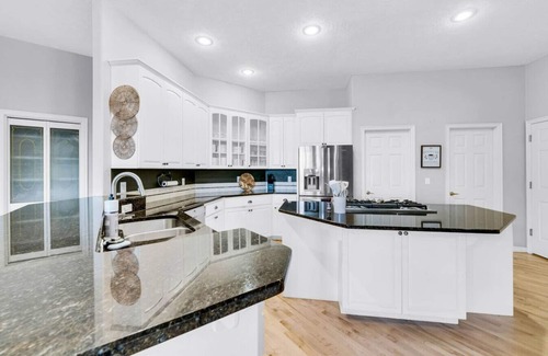 Highlands Casa | Epic Hillside Retreat Htd Pool HotTub Golf 4400sf