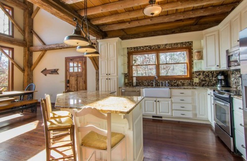 Blairsville Cabina | Epic Lake Playground en Blue Ridge Mtns Sleeps 16, bañera de hidromasaje, muelle, sala de juegos