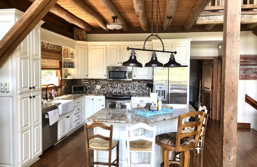 Blairsville Cabina | Epic Lake Playground en Blue Ridge Mtns Sleeps 16, bañera de hidromasaje, muelle, sala de juegos