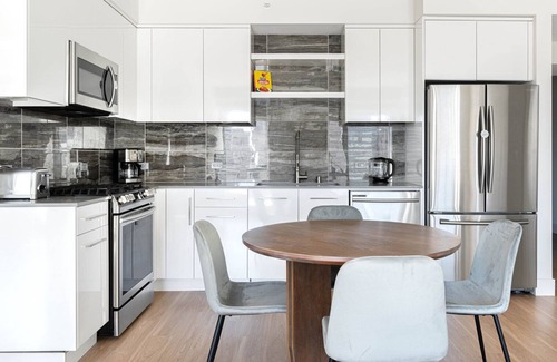 Downtown Oakland Apartamento | Epic Oakland 2BR w/ AC, W/D, Sky Deck, next to BART, by Blueground