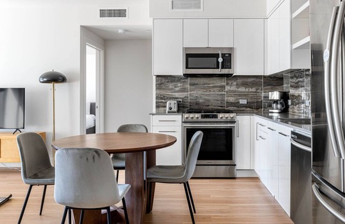 Downtown Oakland Apartamento | Epic Oakland 2BR w/ AC, W/D, Sky Deck, next to BART, by Blueground