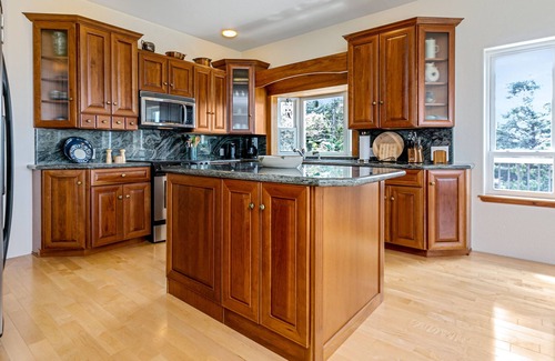 Gold Beach Casa | Epic ocean views w/easy walk to beach from this pet-free private retreat!