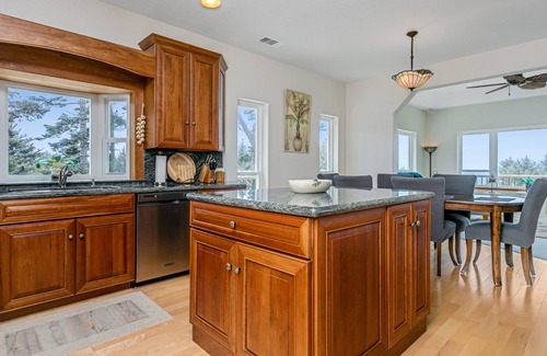 Gold Beach Casa | Epic ocean views w/easy walk to beach from this pet-free private retreat!