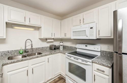 North Myrtle Beach Casa | EPIC Oceanfront Sleep 36 Private Pool SP