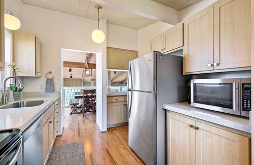 Dillon Beach Casa | Absolute Oceanfront on Bluff w / Crashing Surf