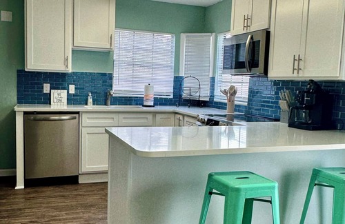 Weeki Wachee Gardens Casa | EPIC Weeki Wachee riverfront home Waterfront Kayaks included