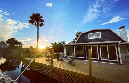Weeki Wachee Gardens Casa | EPIC Weeki Wachee riverfront home Waterfront Kayaks included