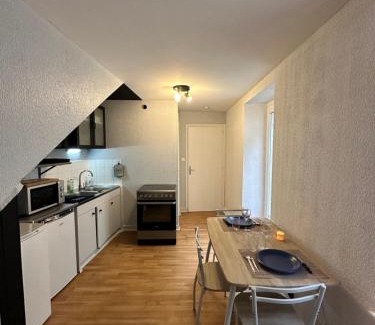 Epinal Apartamento | Epinal Hyper Centre, Place des Vosges T2 avec terrasse et salon de jardin.