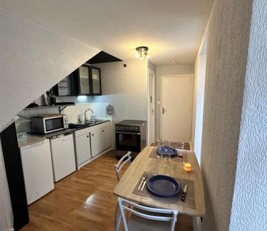 Epinal Apartamento | Epinal Hyper Centre, Place des Vosges T2 avec terrasse et salon de jardin.