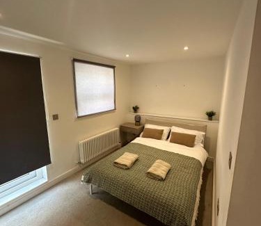 Epsom Apartamento | Epsom High Street Retreat Stylish 1-Bed Flat
